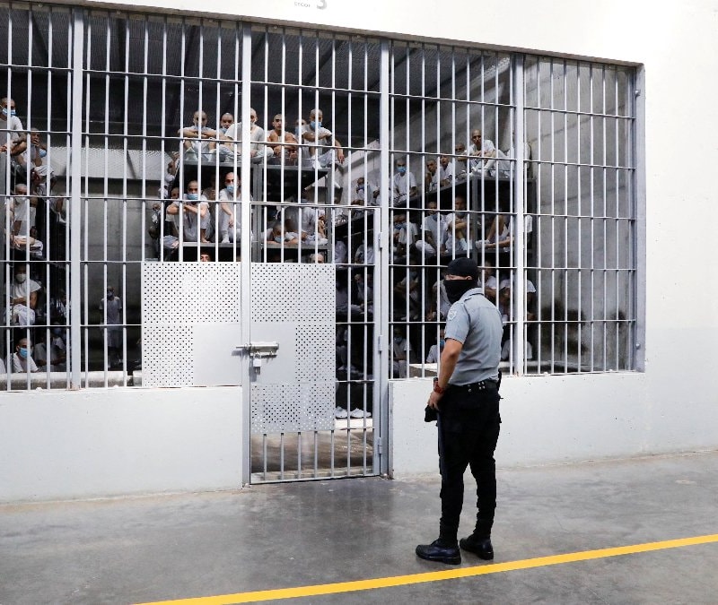 El Salvador'da suça sürüklenen çocuklara müebbet hapis yolu açıldı