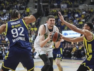 Fenerbahçe evinde Zalgiris'e yenildi