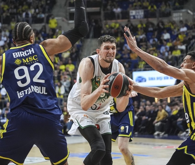 Fenerbahçe evinde Zalgiris'e yenildi