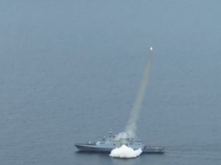 Gemisavar füzesi ATMACA'dan kara hedefine tam isabet