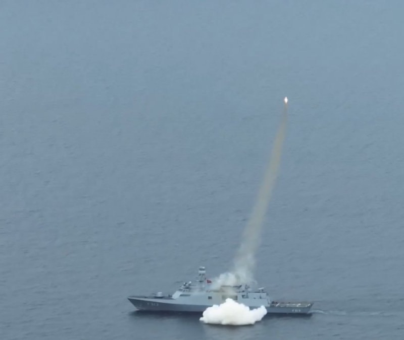 Gemisavar füzesi ATMACA'dan kara hedefine tam isabet