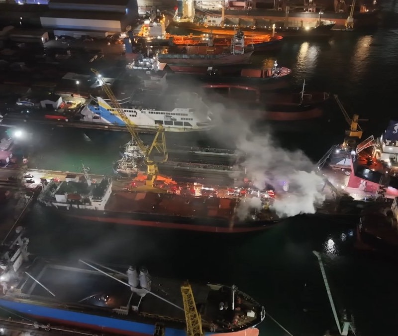 İstanbul'da kuru yük gemisinde yangın