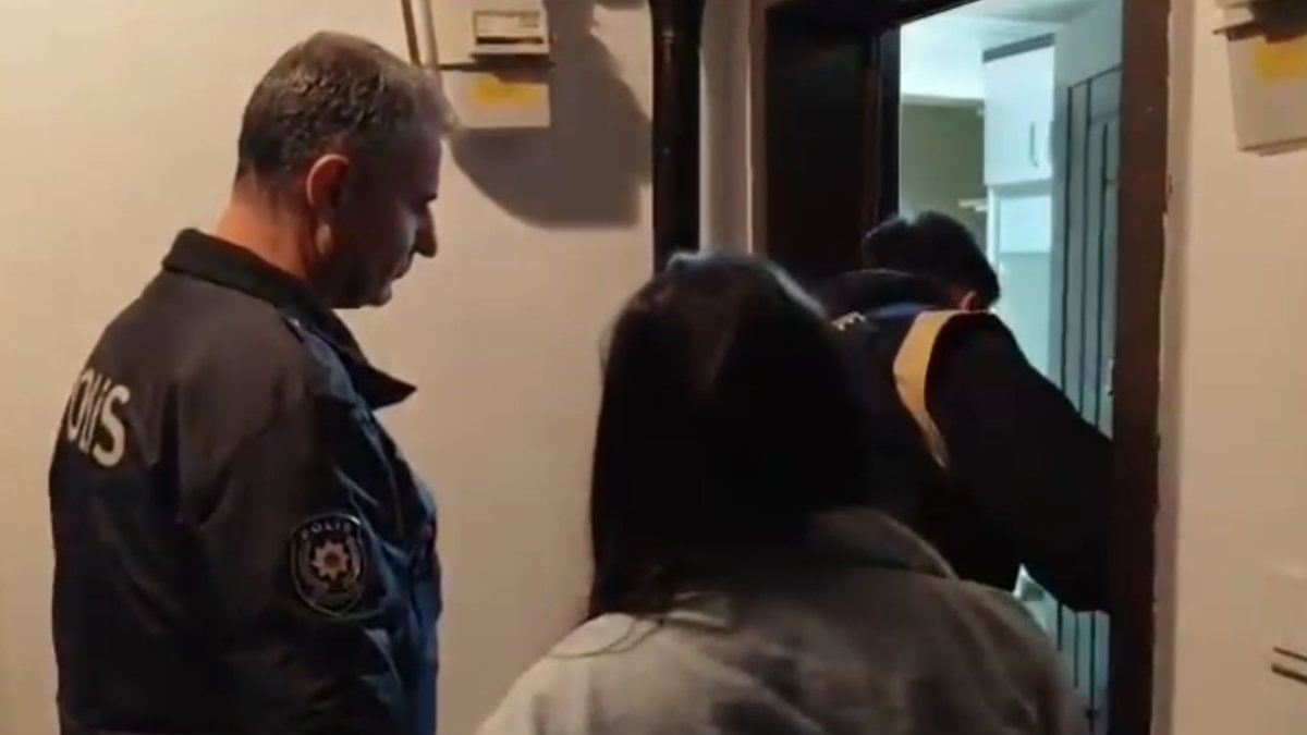 Ankara'da sanal medyada tanıştıkları kişileri silahla tehdit edip para aldılar