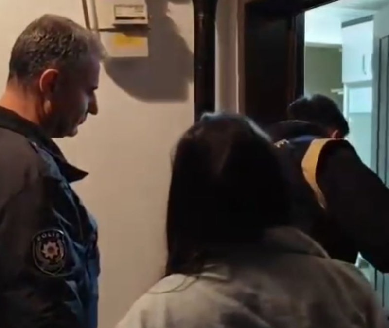 Ankara'da sanal medyada tanıştıkları kişileri silahla tehdit edip para aldılar