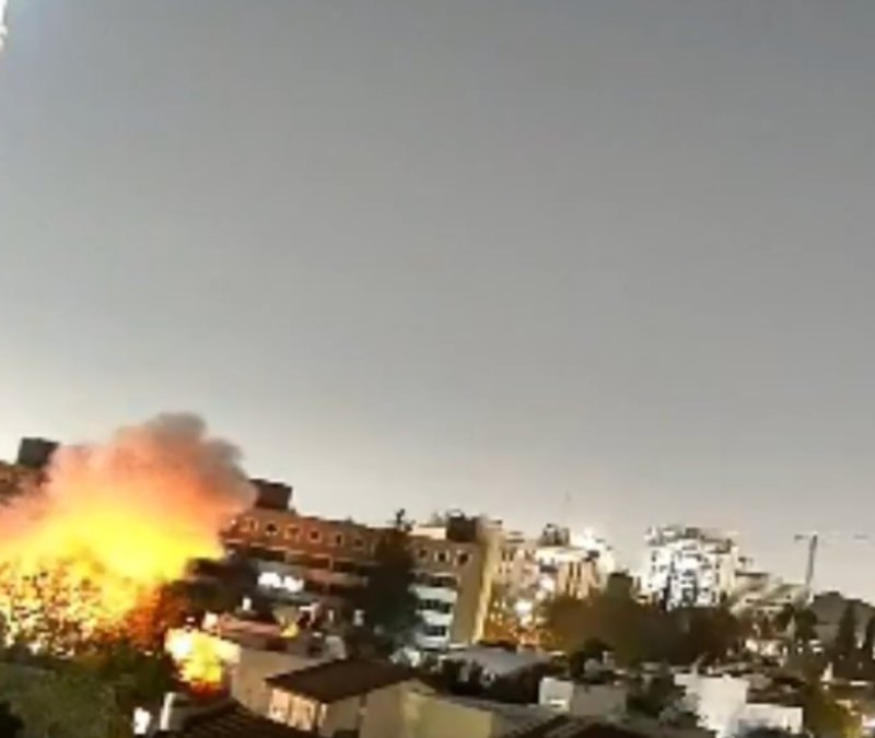 İran'ın füzeleri bir kez daha Demir Kubbe'yi deldi