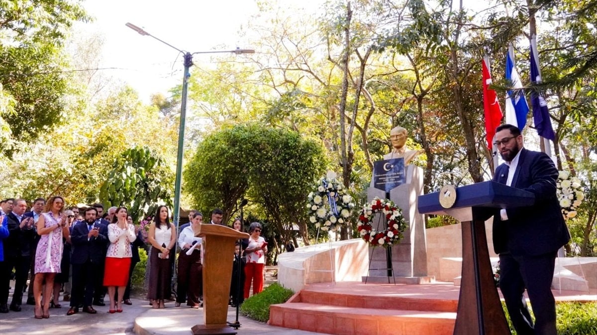 El Salvador'da Atatürk büstlü 'Türkiye Parkı' törenle açıldı