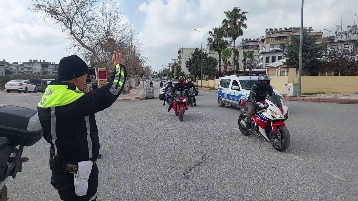 Hatay'da meslekte 32 yılını geride bırakan polise sürpriz
