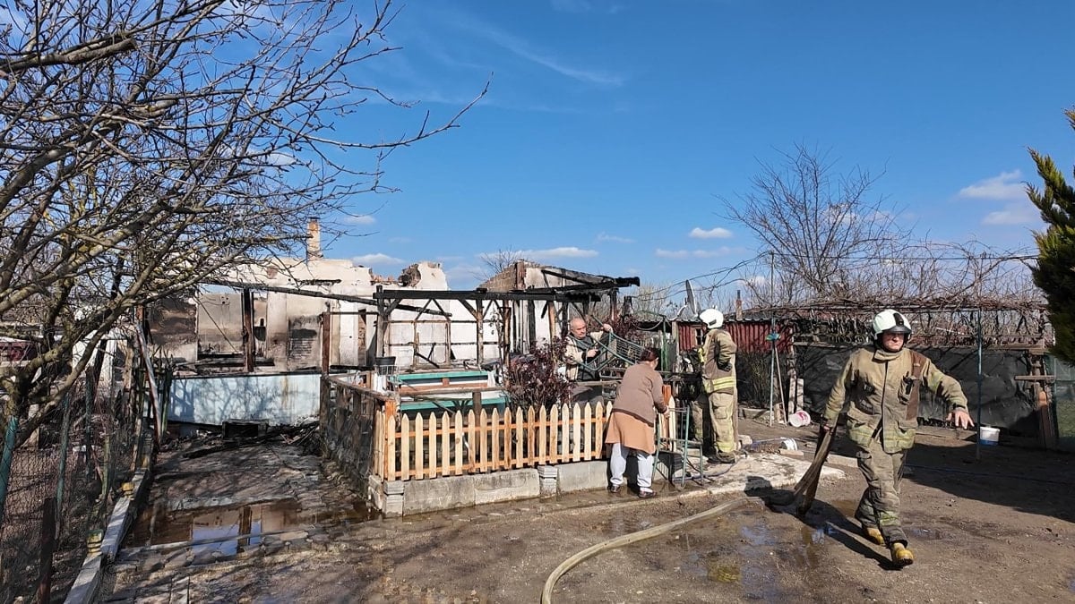 İstanbul'da yaşlı çiftin evi yangında küle döndü