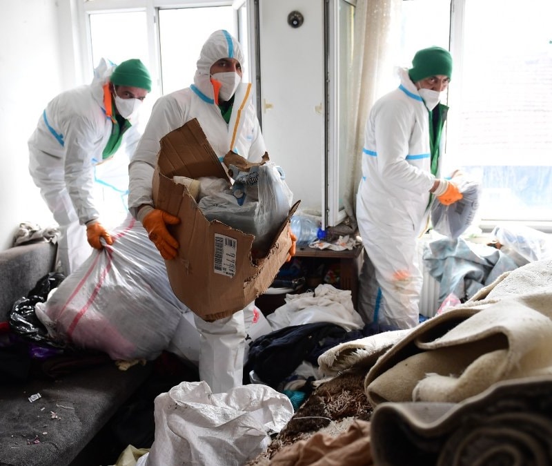 Bursa'da bulunan tarihi sokakta çöp ev temizliği: 4 kamyon atık çıktı