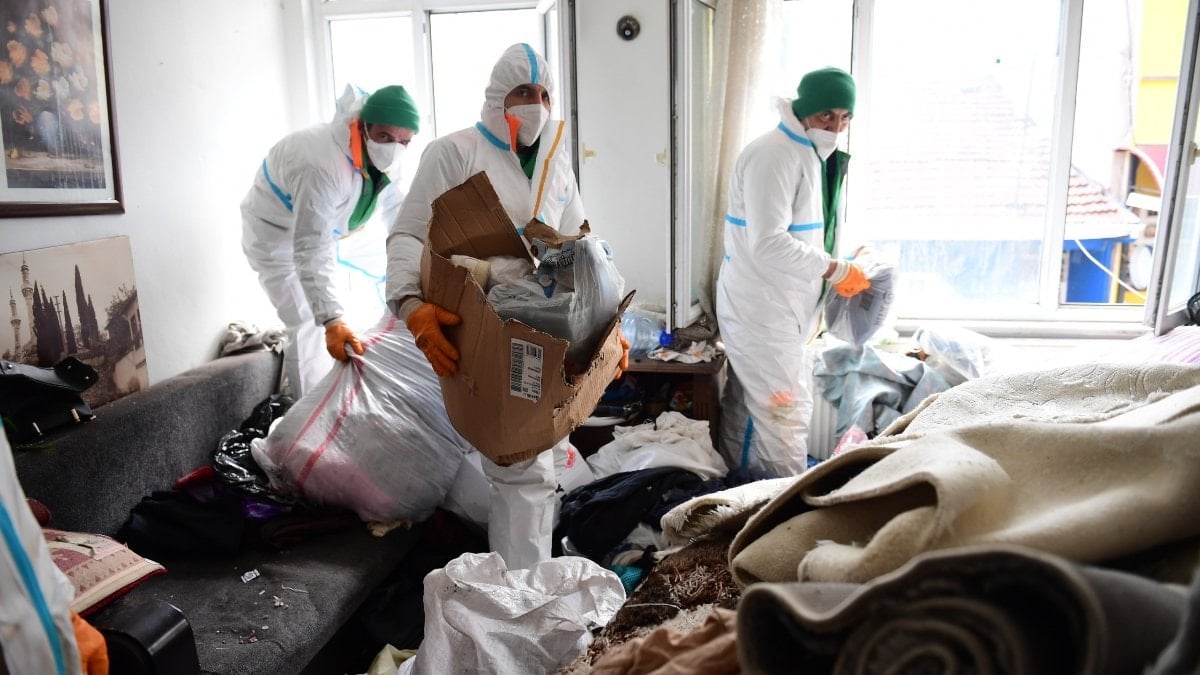 Bursa'da bulunan tarihi sokakta çöp ev temizliği: 4 kamyon atık çıktı