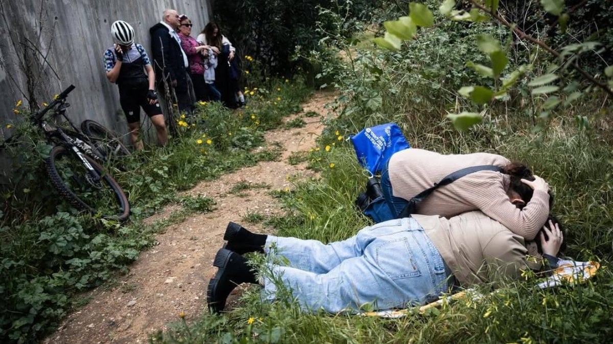 İsrail'de panik anları: İran füzelerinden korunmaya çalıştılar