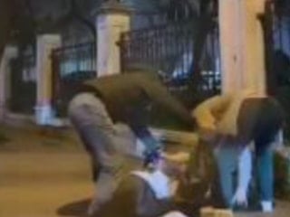 İstanbul'da sevgilisini sokak ortasında darbetti