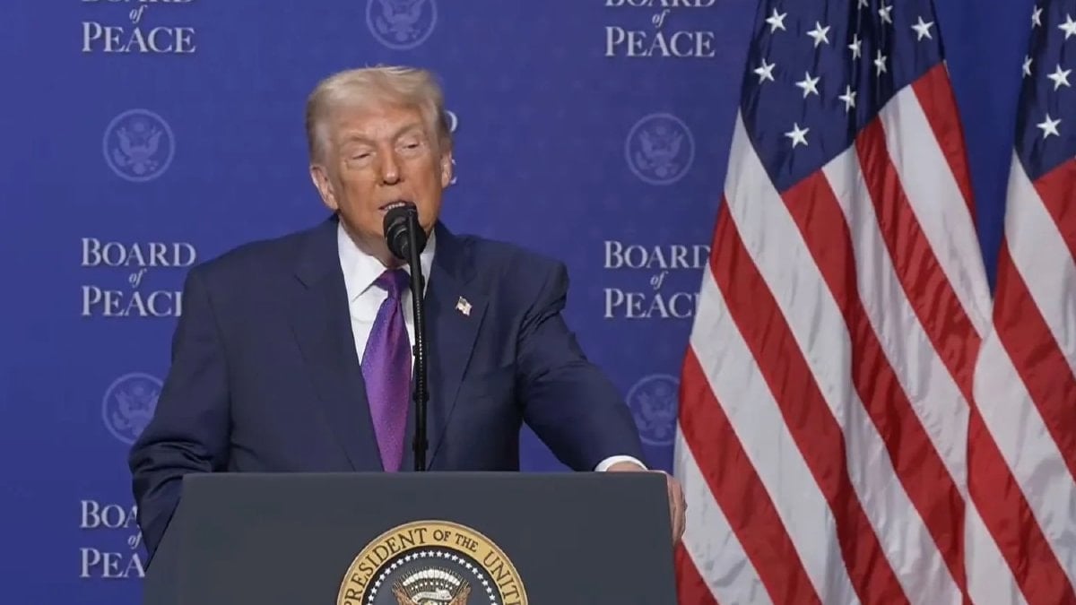 Trump'tan 'USS Gerald R. Ford' açıklaması: Canımız kurtarmak için kaçtık