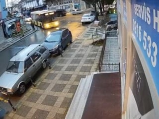 İstanbul'da İETT otobüsü kaza yaptı