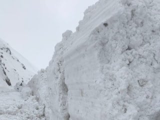 Van-Hakkari kara yoluna çığ düştü