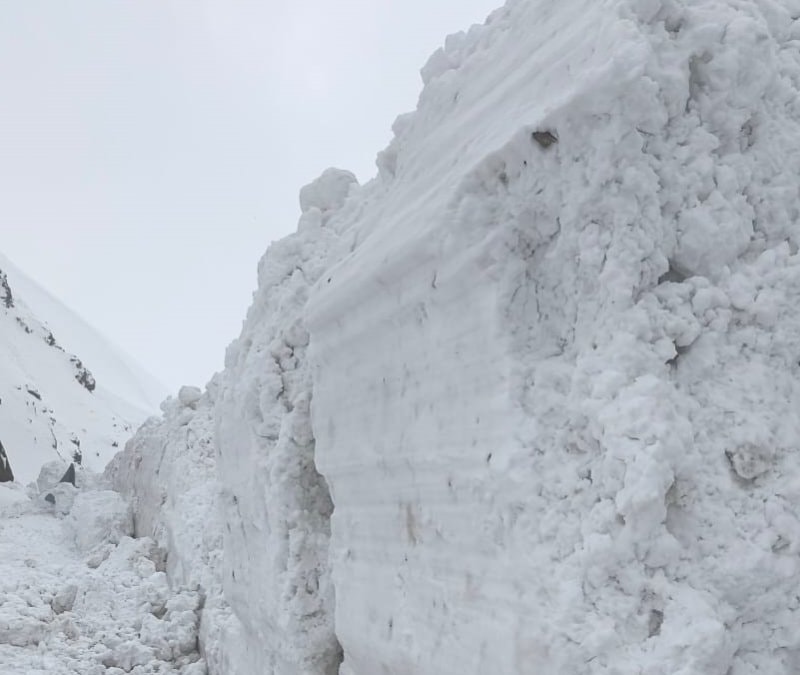 Van-Hakkari kara yoluna çığ düştü