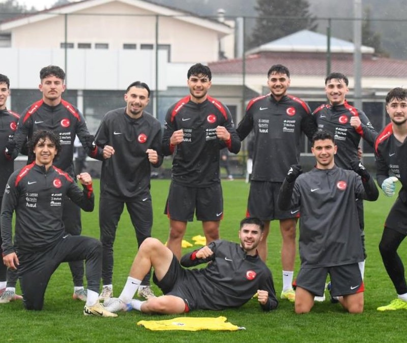 Ümit Milli Futbol Takım, hazırlıklarını yağmur altında sürdürdü