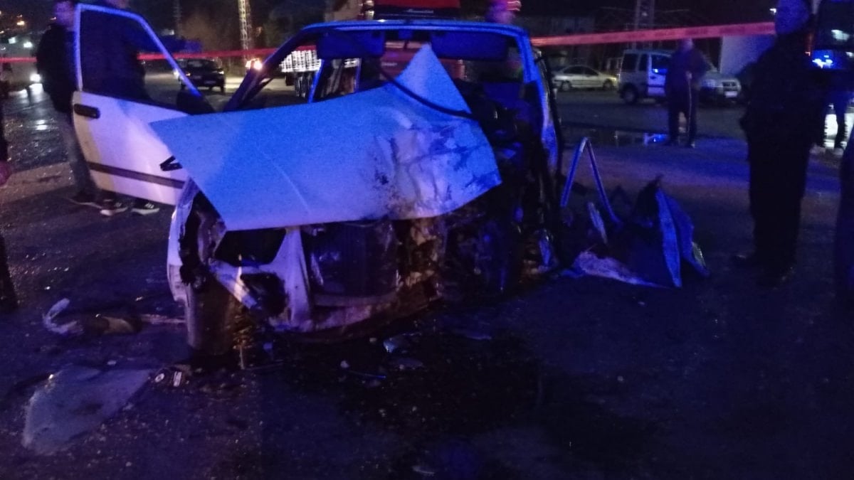 Zonguldak'ta servis minibüsü ile otomobil çarpıştı: 7 yaralı