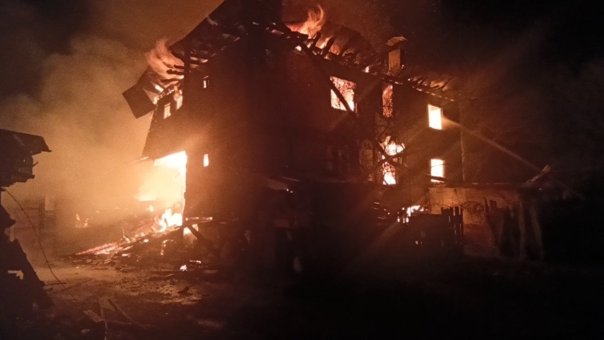 Kastamonu’da 2 evde yangın çıktı: Ahır, odunluk ve samanlık da yandı