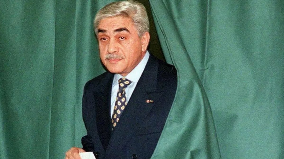 Eski Cezayir Cumhurbaşkanı El-Emin Zerval hayatını kaybetti