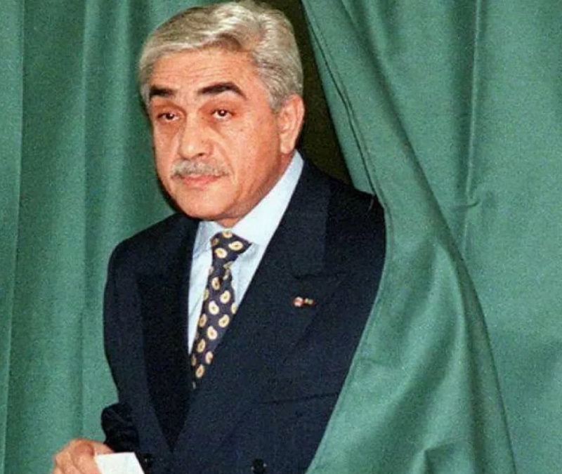 Eski Cezayir Cumhurbaşkanı El-Emin Zerval hayatını kaybetti