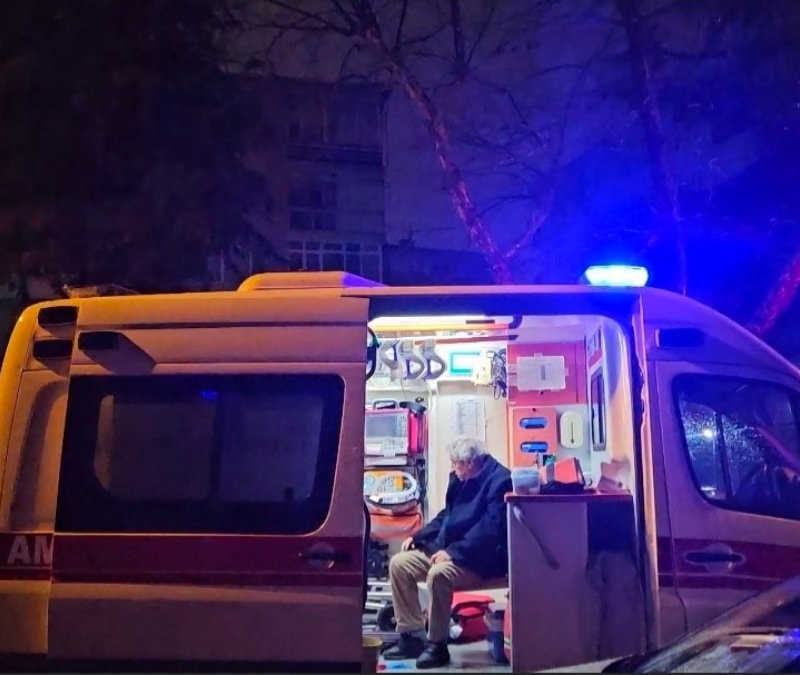 İstanbul'da dairede yangın paniği: 2 kişi dumandan etkilendi