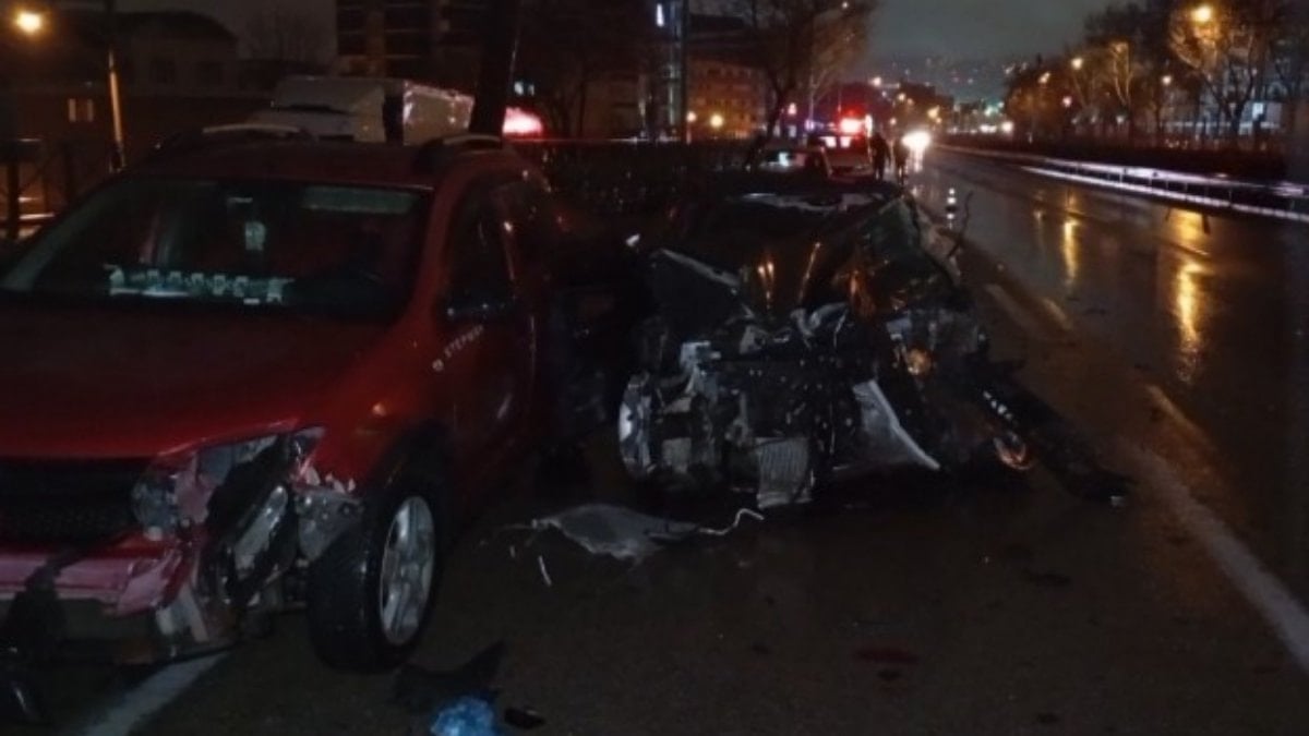 Bursa'da zincirleme kazada 3 kişi yaralandı