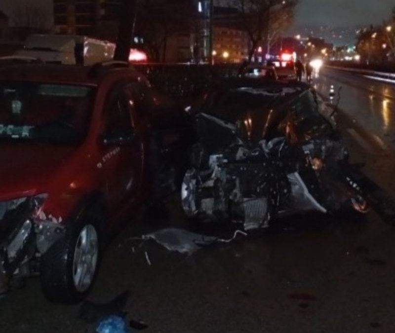 Bursa'da zincirleme kazada 3 kişi yaralandı