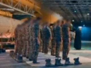 İran televizyonu paylaştı: Füze tünelinde cemaatle akşam namazı