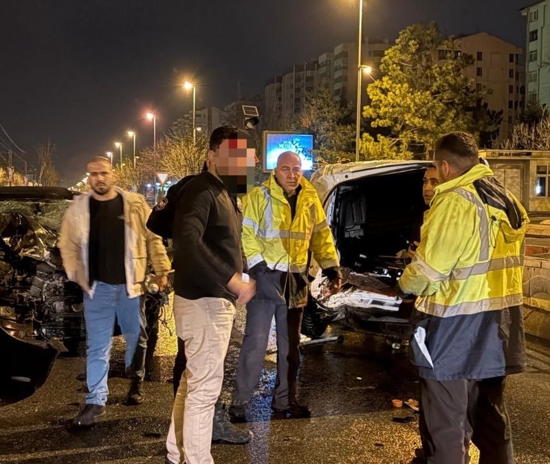 Kayseri'de kaza yapan ehliyetsiz sürücü alkollü çıktı: Tedaviye polis ikna etti