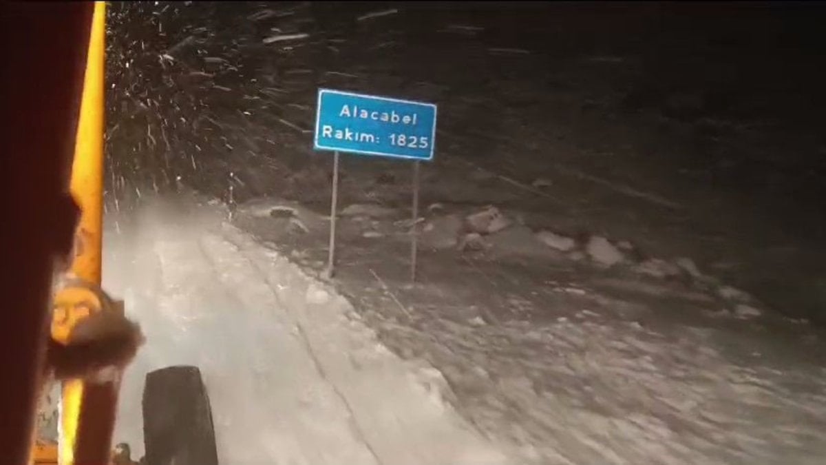 Alacabel’de bahar karı: Yağmur yerini kara bıraktı