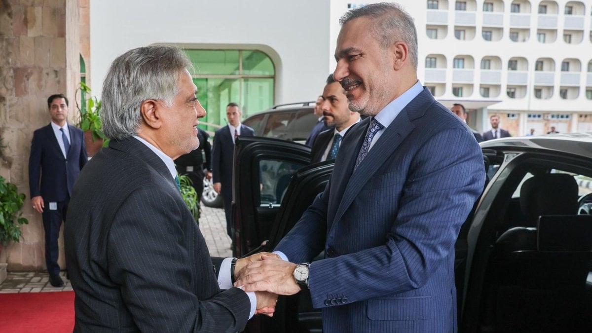 Hakan Fidan, Pakistanlı mevkidaşı Dar ile bir araya geldi