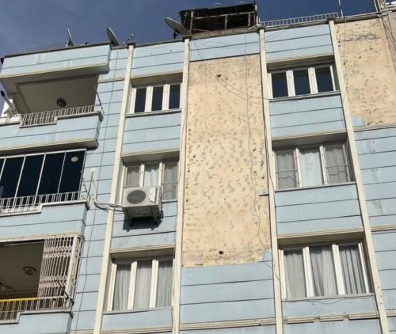 Şanlıurfa’da bina faciası: Dökülen beton parçaları yaya kafasına isabet etti