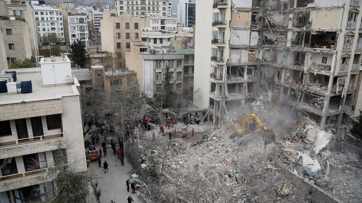 İsrail, Tahran'da komuta merkezleri ve silah üretim tesislerini vurduğunu ileri sürdü