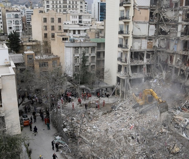 İsrail, Tahran'da komuta merkezleri ve silah üretim tesislerini vurduğunu ileri sürdü