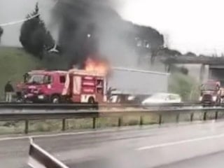 Tuzla TEM Otoyolu’nda tır yangını