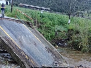 Muğla'da sağanak köprüyü yıktı