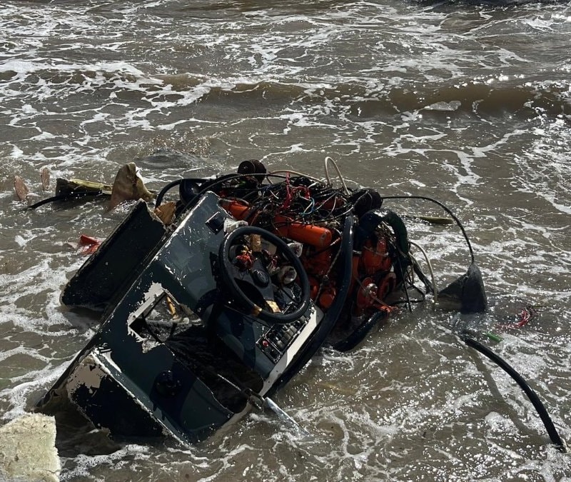 Antalya'da 2 balıkçı alabora olan tekneden yüzerek kurtuldu