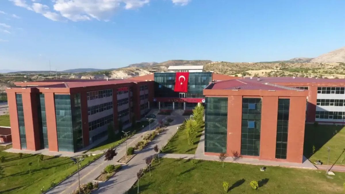 Burdur'da üniversitede taciz skandalı: Öğretim görevlisi meslekten çıkartıldı