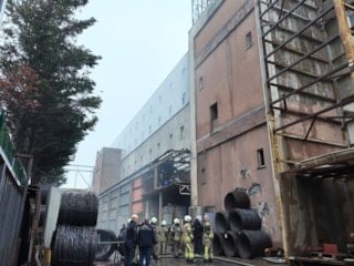 Arnavutköy’de çelik tel fabrikasında depo yangını