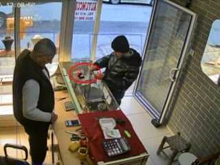 Mardin'de kuyumcudan fotoğraf çekme bahanesiyle istediği yüzüğü alıp kaçtı