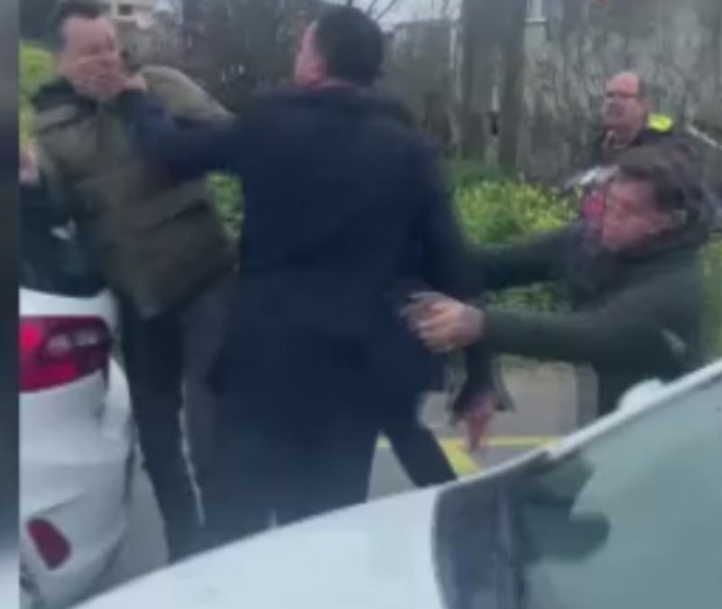 Silivri’de direksiyon sınavı kavgası: Baba ve oğul eğitmene saldırdı