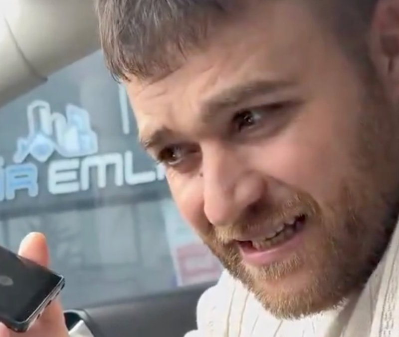 Emlakçıya telefon şakası viral oldu: 'Teyze' taklidiyle hayrete düşürdü