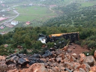 Gaziantep’te uçuruma devrilen tırın şoförü hayatını kaybetti
