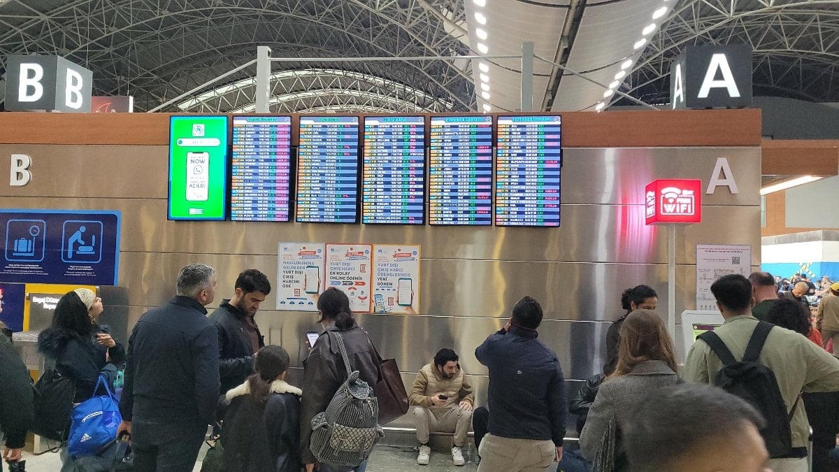 İstanbul Sabiha Gökçen Havalimanı'nda uçuşlara hava muhalefeti engeli