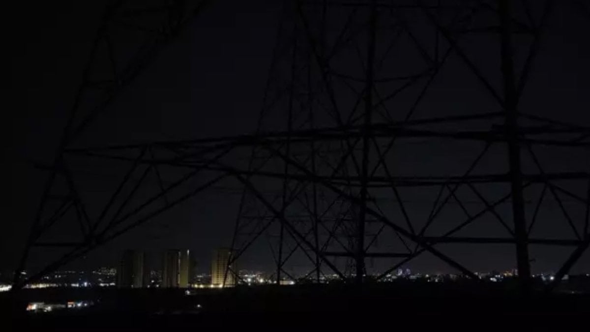 İsrail saldırıları nedeniyle İran'da elektrik kesintileri yaşandı