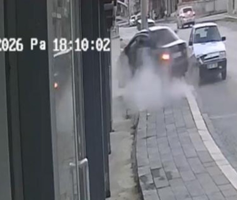 Tokat'ta otomobilin markete girdiği kazada 2 kişi yaralandı