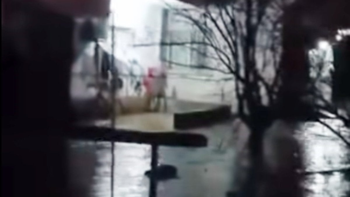 Şırnak'ta şiddetli yağış: Köy yolları göle döndü