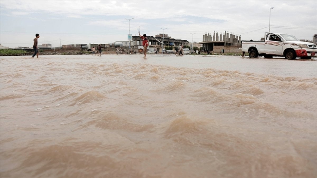 Yemen'de sel felaketinde can kaybı 15'e yükseldi