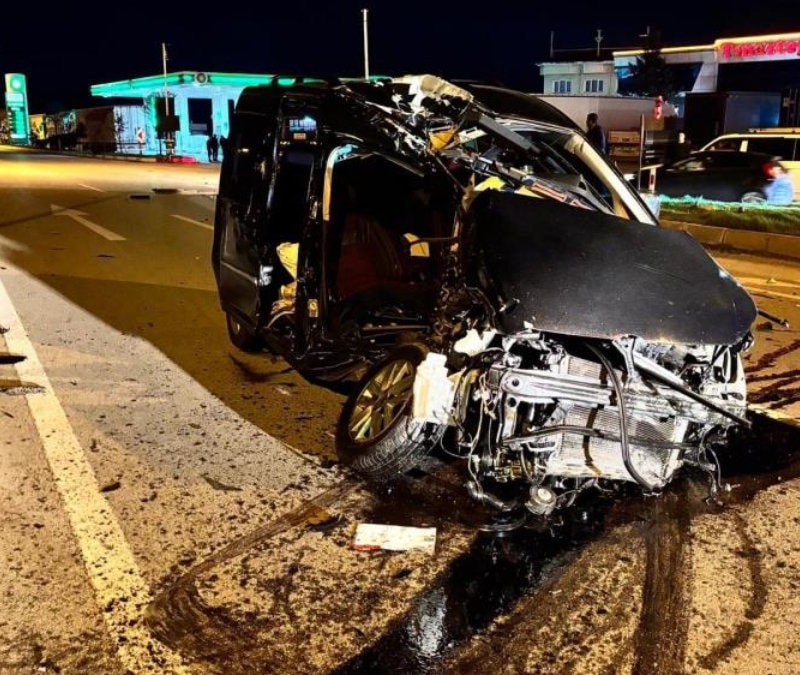 Afyonkarahisar'da hafif ticari araçla tır çarpıştı: 1 ölü